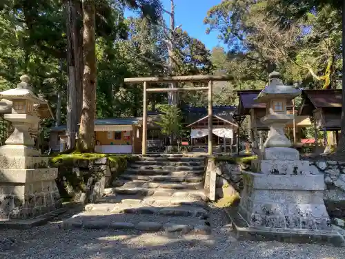元伊勢内宮 皇大神社の{uncategorized: "未分類", other: "その他", undefined: "問題あり", building: "その他建物", grave: "お墓", sacred_gate: "鳥居", guardian: "狛犬", statue: "像", buddha: "仏像", history: "歴史", nature: "自然", garden: "庭園", animal: "動物", pagoda: "塔", temizu: "手水舎", mountain_gate: "山門・神門", sanctuary: "本殿・本堂", subordinate: "末社・摂社", art: "芸術", scenery: "景色", jizo: "地蔵", ema: "絵馬", goshuin: "御朱印", omikuji: "おみくじ", items: "授与品その他", amulet: "お守り", goshuincho: "御朱印帳", eats: "食事", festival: "お祭り", votive_dance: "神楽", shichigosan: "七五三参", wedding: "結婚式", experience: "体験その他", initially: "初詣", around: "周辺", anti_infection: "感染症対策"}