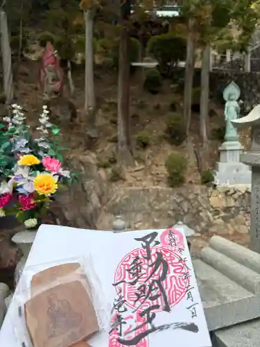 一の滝寺の{uncategorized: "未分類", other: "その他", undefined: "問題あり", building: "その他建物", grave: "お墓", sacred_gate: "鳥居", guardian: "狛犬", statue: "像", buddha: "仏像", history: "歴史", nature: "自然", garden: "庭園", animal: "動物", pagoda: "塔", temizu: "手水舎", mountain_gate: "山門・神門", sanctuary: "本殿・本堂", subordinate: "末社・摂社", art: "芸術", scenery: "景色", jizo: "地蔵", ema: "絵馬", goshuin: "御朱印", omikuji: "おみくじ", items: "授与品その他", amulet: "お守り", goshuincho: "御朱印帳", eats: "食事", festival: "お祭り", votive_dance: "神楽", shichigosan: "七五三参", wedding: "結婚式", experience: "体験その他", initially: "初詣", around: "周辺", anti_infection: "感染症対策"}