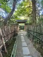 厭離庵の{uncategorized: "未分類", other: "その他", undefined: "問題あり", building: "その他建物", grave: "お墓", sacred_gate: "鳥居", guardian: "狛犬", statue: "像", buddha: "仏像", history: "歴史", nature: "自然", garden: "庭園", animal: "動物", pagoda: "塔", temizu: "手水舎", mountain_gate: "山門・神門", sanctuary: "本殿・本堂", subordinate: "末社・摂社", art: "芸術", scenery: "景色", jizo: "地蔵", ema: "絵馬", goshuin: "御朱印", omikuji: "おみくじ", items: "授与品その他", amulet: "お守り", goshuincho: "御朱印帳", eats: "食事", festival: "お祭り", votive_dance: "神楽", shichigosan: "七五三参", wedding: "結婚式", experience: "体験その他", initially: "初詣", around: "周辺", anti_infection: "感染症対策"}