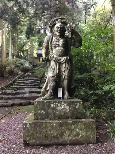 両子寺の像