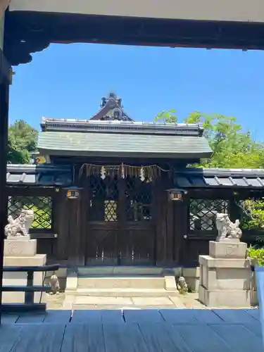 神泉苑の本殿・本堂