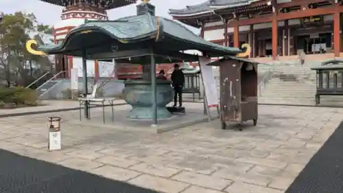 一畑山薬師寺 岡崎本堂の{uncategorized: "未分類", other: "その他", undefined: "問題あり", building: "その他建物", grave: "お墓", sacred_gate: "鳥居", guardian: "狛犬", statue: "像", buddha: "仏像", history: "歴史", nature: "自然", garden: "庭園", animal: "動物", pagoda: "塔", temizu: "手水舎", mountain_gate: "山門・神門", sanctuary: "本殿・本堂", subordinate: "末社・摂社", art: "芸術", scenery: "景色", jizo: "地蔵", ema: "絵馬", goshuin: "御朱印", omikuji: "おみくじ", items: "授与品その他", amulet: "お守り", goshuincho: "御朱印帳", eats: "食事", festival: "お祭り", votive_dance: "神楽", shichigosan: "七五三参", wedding: "結婚式", experience: "体験その他", initially: "初詣", around: "周辺", anti_infection: "感染症対策"}