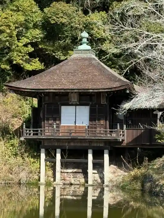 根来寺の{uncategorized: "未分類", other: "その他", undefined: "問題あり", building: "その他建物", grave: "お墓", sacred_gate: "鳥居", guardian: "狛犬", statue: "像", buddha: "仏像", history: "歴史", nature: "自然", garden: "庭園", animal: "動物", pagoda: "塔", temizu: "手水舎", mountain_gate: "山門・神門", sanctuary: "本殿・本堂", subordinate: "末社・摂社", art: "芸術", scenery: "景色", jizo: "地蔵", ema: "絵馬", goshuin: "御朱印", omikuji: "おみくじ", items: "授与品その他", amulet: "お守り", goshuincho: "御朱印帳", eats: "食事", festival: "お祭り", votive_dance: "神楽", shichigosan: "七五三参", wedding: "結婚式", experience: "体験その他", initially: "初詣", around: "周辺", anti_infection: "感染症対策"}