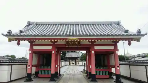 林光寺の山門