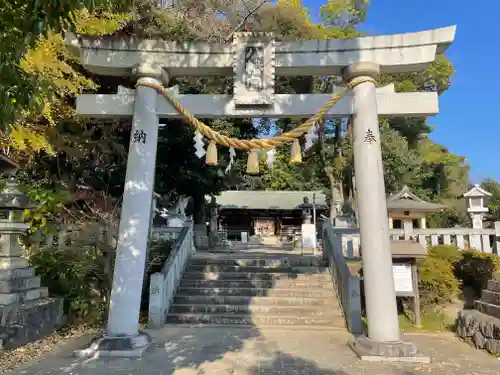 上地八幡宮の鳥居