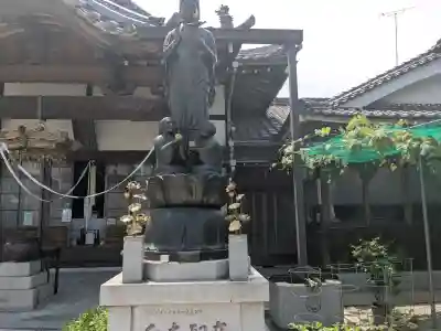 総持寺の{uncategorized: "未分類", other: "その他", undefined: "問題あり", building: "その他建物", grave: "お墓", sacred_gate: "鳥居", guardian: "狛犬", statue: "像", buddha: "仏像", history: "歴史", nature: "自然", garden: "庭園", animal: "動物", pagoda: "塔", temizu: "手水舎", mountain_gate: "山門・神門", sanctuary: "本殿・本堂", subordinate: "末社・摂社", art: "芸術", scenery: "景色", jizo: "地蔵", ema: "絵馬", goshuin: "御朱印", omikuji: "おみくじ", items: "授与品その他", amulet: "お守り", goshuincho: "御朱印帳", eats: "食事", festival: "お祭り", votive_dance: "神楽", shichigosan: "七五三参", wedding: "結婚式", experience: "体験その他", initially: "初詣", around: "周辺", anti_infection: "感染症対策"}