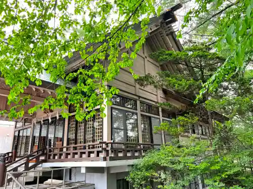 白石神社の本殿