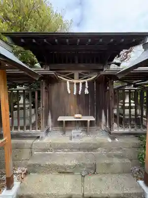 井上神社の{uncategorized: "未分類", other: "その他", undefined: "問題あり", building: "その他建物", grave: "お墓", sacred_gate: "鳥居", guardian: "狛犬", statue: "像", buddha: "仏像", history: "歴史", nature: "自然", garden: "庭園", animal: "動物", pagoda: "塔", temizu: "手水舎", mountain_gate: "山門・神門", sanctuary: "本殿・本堂", subordinate: "末社・摂社", art: "芸術", scenery: "景色", jizo: "地蔵", ema: "絵馬", goshuin: "御朱印", omikuji: "おみくじ", items: "授与品その他", amulet: "お守り", goshuincho: "御朱印帳", eats: "食事", festival: "お祭り", votive_dance: "神楽", shichigosan: "七五三参", wedding: "結婚式", experience: "体験その他", initially: "初詣", around: "周辺", anti_infection: "感染症対策"}