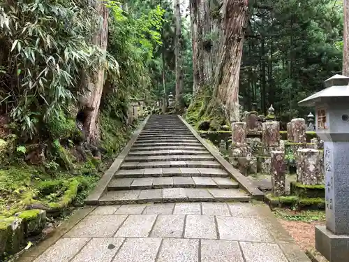 高野山金剛峯寺奥の院(和歌山県)