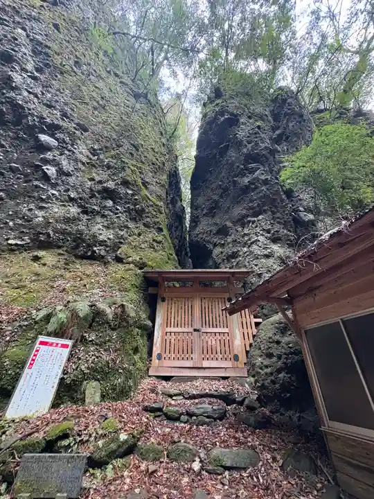 岩屋寺奥の院(白山権現)(愛媛県)