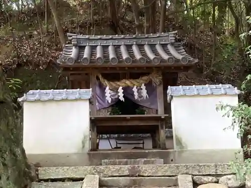 岩崎神社の本殿