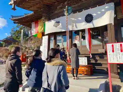 埼玉厄除け開運大師・龍泉寺（切り絵御朱印発祥の寺）の本殿・本堂