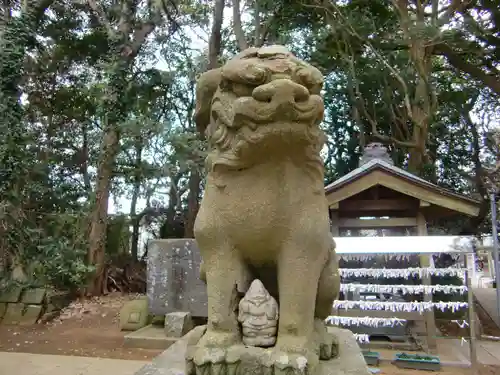 掘出神社の狛犬