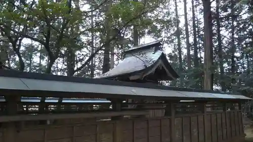 諏訪見目神社の本殿