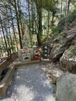 磯山弁財天の{uncategorized: "未分類", other: "その他", undefined: "問題あり", building: "その他建物", grave: "お墓", sacred_gate: "鳥居", guardian: "狛犬", statue: "像", buddha: "仏像", history: "歴史", nature: "自然", garden: "庭園", animal: "動物", pagoda: "塔", temizu: "手水舎", mountain_gate: "山門・神門", sanctuary: "本殿・本堂", subordinate: "末社・摂社", art: "芸術", scenery: "景色", jizo: "地蔵", ema: "絵馬", goshuin: "御朱印", omikuji: "おみくじ", items: "授与品その他", amulet: "お守り", goshuincho: "御朱印帳", eats: "食事", festival: "お祭り", votive_dance: "神楽", shichigosan: "七五三参", wedding: "結婚式", experience: "体験その他", initially: "初詣", around: "周辺", anti_infection: "感染症対策"}