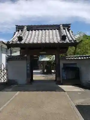 泉蔵寺の山門・神門