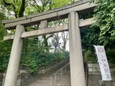 上野東照宮の{uncategorized: "未分類", other: "その他", undefined: "問題あり", building: "その他建物", grave: "お墓", sacred_gate: "鳥居", guardian: "狛犬", statue: "像", buddha: "仏像", history: "歴史", nature: "自然", garden: "庭園", animal: "動物", pagoda: "塔", temizu: "手水舎", mountain_gate: "山門・神門", sanctuary: "本殿・本堂", subordinate: "末社・摂社", art: "芸術", scenery: "景色", jizo: "地蔵", ema: "絵馬", goshuin: "御朱印", omikuji: "おみくじ", items: "授与品その他", amulet: "お守り", goshuincho: "御朱印帳", eats: "食事", festival: "お祭り", votive_dance: "神楽", shichigosan: "七五三参", wedding: "結婚式", experience: "体験その他", initially: "初詣", around: "周辺", anti_infection: "感染症対策"}