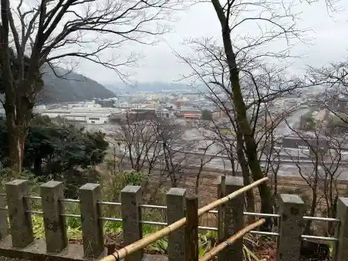 金崎宮の{uncategorized: "未分類", other: "その他", undefined: "問題あり", building: "その他建物", grave: "お墓", sacred_gate: "鳥居", guardian: "狛犬", statue: "像", buddha: "仏像", history: "歴史", nature: "自然", garden: "庭園", animal: "動物", pagoda: "塔", temizu: "手水舎", mountain_gate: "山門・神門", sanctuary: "本殿・本堂", subordinate: "末社・摂社", art: "芸術", scenery: "景色", jizo: "地蔵", ema: "絵馬", goshuin: "御朱印", omikuji: "おみくじ", items: "授与品その他", amulet: "お守り", goshuincho: "御朱印帳", eats: "食事", festival: "お祭り", votive_dance: "神楽", shichigosan: "七五三参", wedding: "結婚式", experience: "体験その他", initially: "初詣", around: "周辺", anti_infection: "感染症対策"}