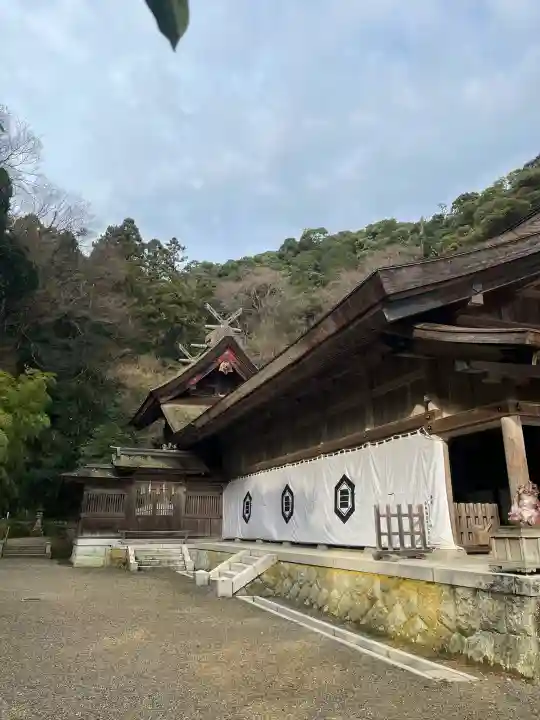 美保神社の{uncategorized: "未分類", other: "その他", undefined: "問題あり", building: "その他建物", grave: "お墓", sacred_gate: "鳥居", guardian: "狛犬", statue: "像", buddha: "仏像", history: "歴史", nature: "自然", garden: "庭園", animal: "動物", pagoda: "塔", temizu: "手水舎", mountain_gate: "山門・神門", sanctuary: "本殿・本堂", subordinate: "末社・摂社", art: "芸術", scenery: "景色", jizo: "地蔵", ema: "絵馬", goshuin: "御朱印", omikuji: "おみくじ", items: "授与品その他", amulet: "お守り", goshuincho: "御朱印帳", eats: "食事", festival: "お祭り", votive_dance: "神楽", shichigosan: "七五三参", wedding: "結婚式", experience: "体験その他", initially: "初詣", around: "周辺", anti_infection: "感染症対策"}