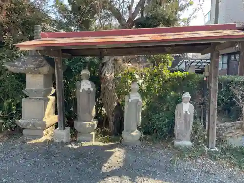 済興寺の{uncategorized: "未分類", other: "その他", undefined: "問題あり", building: "その他建物", grave: "お墓", sacred_gate: "鳥居", guardian: "狛犬", statue: "像", buddha: "仏像", history: "歴史", nature: "自然", garden: "庭園", animal: "動物", pagoda: "塔", temizu: "手水舎", mountain_gate: "山門・神門", sanctuary: "本殿・本堂", subordinate: "末社・摂社", art: "芸術", scenery: "景色", jizo: "地蔵", ema: "絵馬", goshuin: "御朱印", omikuji: "おみくじ", items: "授与品その他", amulet: "お守り", goshuincho: "御朱印帳", eats: "食事", festival: "お祭り", votive_dance: "神楽", shichigosan: "七五三参", wedding: "結婚式", experience: "体験その他", initially: "初詣", around: "周辺", anti_infection: "感染症対策"}