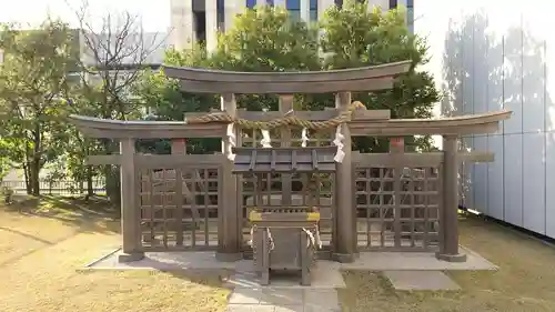 ギンザコマツ三輪神社の鳥居