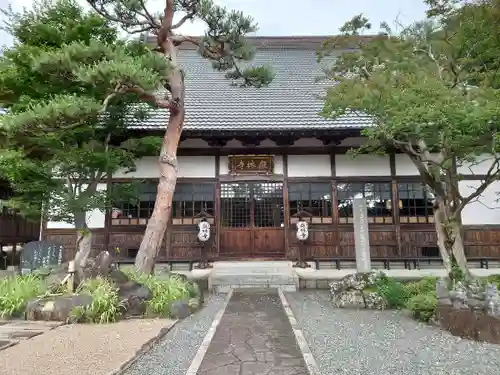 嶽林寺の本殿・本堂