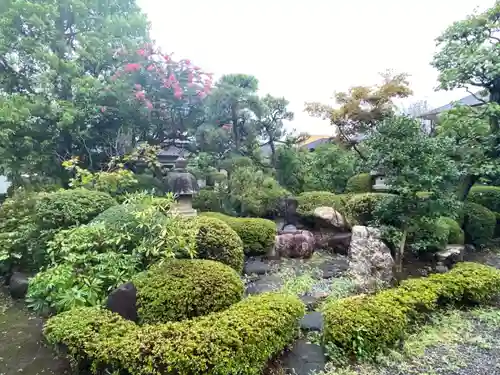 華藏院の庭園