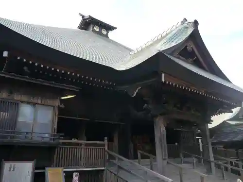 弘明寺の本殿・本堂