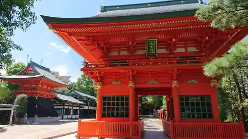 穴八幡宮の山門・神門