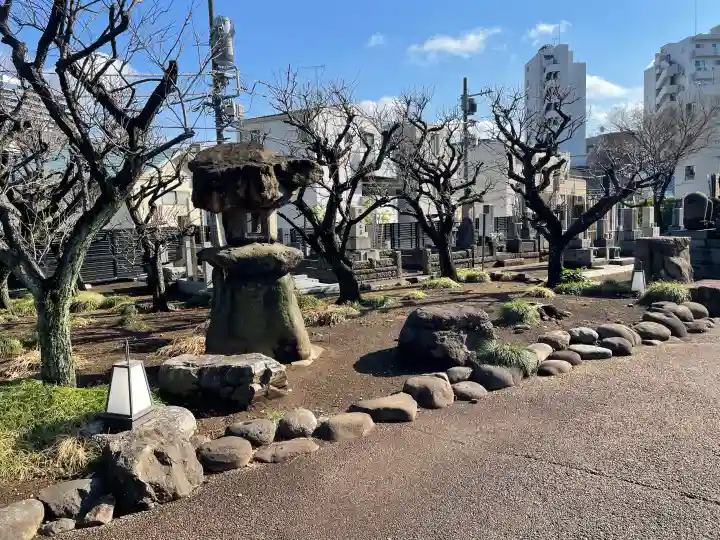 瑞円寺の{uncategorized: "未分類", other: "その他", undefined: "問題あり", building: "その他建物", grave: "お墓", sacred_gate: "鳥居", guardian: "狛犬", statue: "像", buddha: "仏像", history: "歴史", nature: "自然", garden: "庭園", animal: "動物", pagoda: "塔", temizu: "手水舎", mountain_gate: "山門・神門", sanctuary: "本殿・本堂", subordinate: "末社・摂社", art: "芸術", scenery: "景色", jizo: "地蔵", ema: "絵馬", goshuin: "御朱印", omikuji: "おみくじ", items: "授与品その他", amulet: "お守り", goshuincho: "御朱印帳", eats: "食事", festival: "お祭り", votive_dance: "神楽", shichigosan: "七五三参", wedding: "結婚式", experience: "体験その他", initially: "初詣", around: "周辺", anti_infection: "感染症対策"}