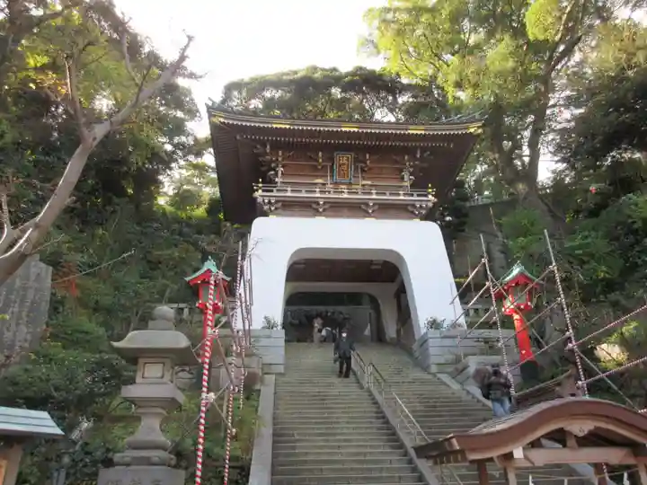 江島神社の山門・神門