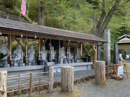 南部神社の像