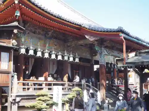 中山寺の本殿・本堂