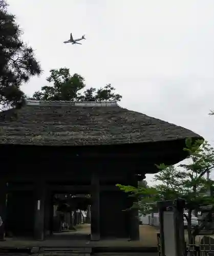 滑河山龍正院の山門