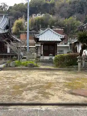 善勝寺の{uncategorized: "未分類", other: "その他", undefined: "問題あり", building: "その他建物", grave: "お墓", sacred_gate: "鳥居", guardian: "狛犬", statue: "像", buddha: "仏像", history: "歴史", nature: "自然", garden: "庭園", animal: "動物", pagoda: "塔", temizu: "手水舎", mountain_gate: "山門・神門", sanctuary: "本殿・本堂", subordinate: "末社・摂社", art: "芸術", scenery: "景色", jizo: "地蔵", ema: "絵馬", goshuin: "御朱印", omikuji: "おみくじ", items: "授与品その他", amulet: "お守り", goshuincho: "御朱印帳", eats: "食事", festival: "お祭り", votive_dance: "神楽", shichigosan: "七五三参", wedding: "結婚式", experience: "体験その他", initially: "初詣", around: "周辺", anti_infection: "感染症対策"}
