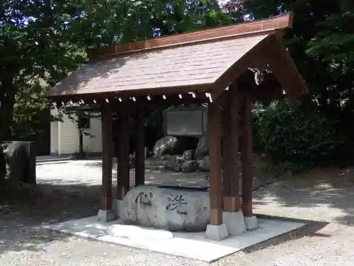 八心大市比古神社の手水舎