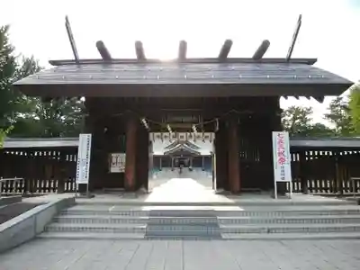 札幌護國神社の山門・神門