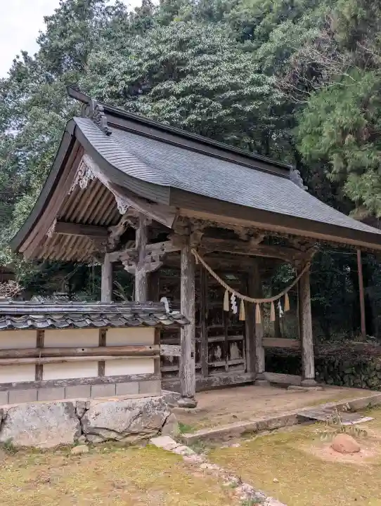 粟鹿神社の{uncategorized: "未分類", other: "その他", undefined: "問題あり", building: "その他建物", grave: "お墓", sacred_gate: "鳥居", guardian: "狛犬", statue: "像", buddha: "仏像", history: "歴史", nature: "自然", garden: "庭園", animal: "動物", pagoda: "塔", temizu: "手水舎", mountain_gate: "山門・神門", sanctuary: "本殿・本堂", subordinate: "末社・摂社", art: "芸術", scenery: "景色", jizo: "地蔵", ema: "絵馬", goshuin: "御朱印", omikuji: "おみくじ", items: "授与品その他", amulet: "お守り", goshuincho: "御朱印帳", eats: "食事", festival: "お祭り", votive_dance: "神楽", shichigosan: "七五三参", wedding: "結婚式", experience: "体験その他", initially: "初詣", around: "周辺", anti_infection: "感染症対策"}