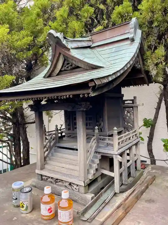 豊川稲荷(藤沢さいか屋)の{uncategorized: "未分類", other: "その他", undefined: "問題あり", building: "その他建物", grave: "お墓", sacred_gate: "鳥居", guardian: "狛犬", statue: "像", buddha: "仏像", history: "歴史", nature: "自然", garden: "庭園", animal: "動物", pagoda: "塔", temizu: "手水舎", mountain_gate: "山門・神門", sanctuary: "本殿・本堂", subordinate: "末社・摂社", art: "芸術", scenery: "景色", jizo: "地蔵", ema: "絵馬", goshuin: "御朱印", omikuji: "おみくじ", items: "授与品その他", amulet: "お守り", goshuincho: "御朱印帳", eats: "食事", festival: "お祭り", votive_dance: "神楽", shichigosan: "七五三参", wedding: "結婚式", experience: "体験その他", initially: "初詣", around: "周辺", anti_infection: "感染症対策"}