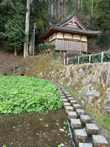 水神社の{uncategorized: "未分類", other: "その他", undefined: "問題あり", building: "その他建物", grave: "お墓", sacred_gate: "鳥居", guardian: "狛犬", statue: "像", buddha: "仏像", history: "歴史", nature: "自然", garden: "庭園", animal: "動物", pagoda: "塔", temizu: "手水舎", mountain_gate: "山門・神門", sanctuary: "本殿・本堂", subordinate: "末社・摂社", art: "芸術", scenery: "景色", jizo: "地蔵", ema: "絵馬", goshuin: "御朱印", omikuji: "おみくじ", items: "授与品その他", amulet: "お守り", goshuincho: "御朱印帳", eats: "食事", festival: "お祭り", votive_dance: "神楽", shichigosan: "七五三参", wedding: "結婚式", experience: "体験その他", initially: "初詣", around: "周辺", anti_infection: "感染症対策"}