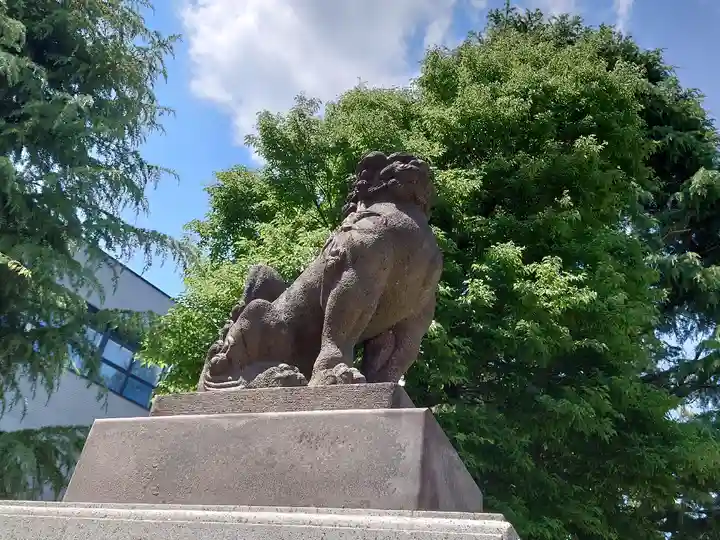 草加神社の狛犬