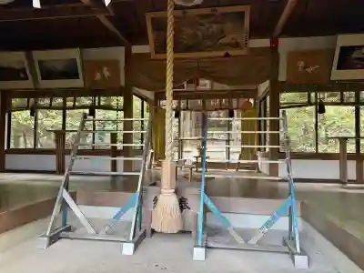 葛木倭文座天羽雷命神社の{uncategorized: "未分類", other: "その他", undefined: "問題あり", building: "その他建物", grave: "お墓", sacred_gate: "鳥居", guardian: "狛犬", statue: "像", buddha: "仏像", history: "歴史", nature: "自然", garden: "庭園", animal: "動物", pagoda: "塔", temizu: "手水舎", mountain_gate: "山門・神門", sanctuary: "本殿・本堂", subordinate: "末社・摂社", art: "芸術", scenery: "景色", jizo: "地蔵", ema: "絵馬", goshuin: "御朱印", omikuji: "おみくじ", items: "授与品その他", amulet: "お守り", goshuincho: "御朱印帳", eats: "食事", festival: "お祭り", votive_dance: "神楽", shichigosan: "七五三参", wedding: "結婚式", experience: "体験その他", initially: "初詣", around: "周辺", anti_infection: "感染症対策"}