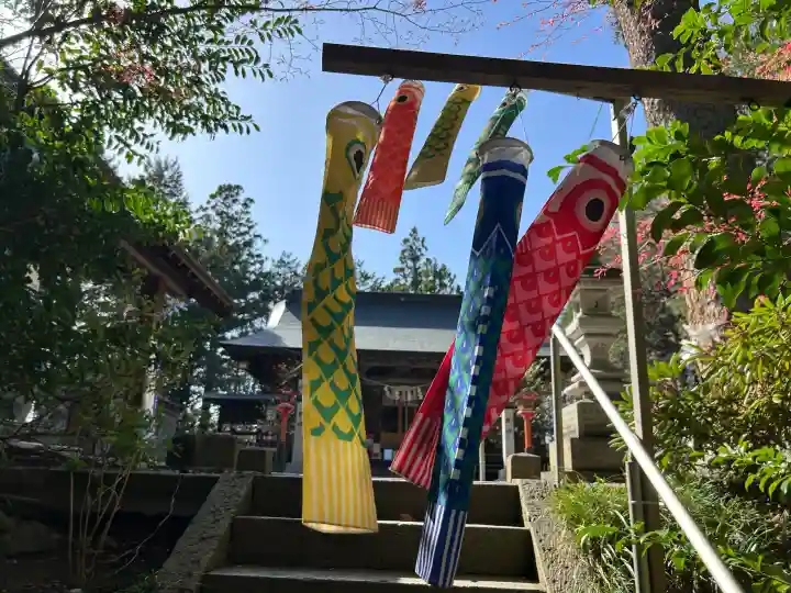 滑川神社 - 仕事と子どもの守り神の{uncategorized: "未分類", other: "その他", undefined: "問題あり", building: "その他建物", grave: "お墓", sacred_gate: "鳥居", guardian: "狛犬", statue: "像", buddha: "仏像", history: "歴史", nature: "自然", garden: "庭園", animal: "動物", pagoda: "塔", temizu: "手水舎", mountain_gate: "山門・神門", sanctuary: "本殿・本堂", subordinate: "末社・摂社", art: "芸術", scenery: "景色", jizo: "地蔵", ema: "絵馬", goshuin: "御朱印", omikuji: "おみくじ", items: "授与品その他", amulet: "お守り", goshuincho: "御朱印帳", eats: "食事", festival: "お祭り", votive_dance: "神楽", shichigosan: "七五三参", wedding: "結婚式", experience: "体験その他", initially: "初詣", around: "周辺", anti_infection: "感染症対策"}