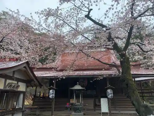 岩舟山高勝寺の本殿