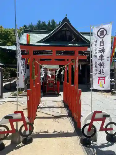 自転車神社（大山神社内）の{uncategorized: "未分類", other: "その他", undefined: "問題あり", building: "その他建物", grave: "お墓", sacred_gate: "鳥居", guardian: "狛犬", statue: "像", buddha: "仏像", history: "歴史", nature: "自然", garden: "庭園", animal: "動物", pagoda: "塔", temizu: "手水舎", mountain_gate: "山門・神門", sanctuary: "本殿・本堂", subordinate: "末社・摂社", art: "芸術", scenery: "景色", jizo: "地蔵", ema: "絵馬", goshuin: "御朱印", omikuji: "おみくじ", items: "授与品その他", amulet: "お守り", goshuincho: "御朱印帳", eats: "食事", festival: "お祭り", votive_dance: "神楽", shichigosan: "七五三参", wedding: "結婚式", experience: "体験その他", initially: "初詣", around: "周辺", anti_infection: "感染症対策"}