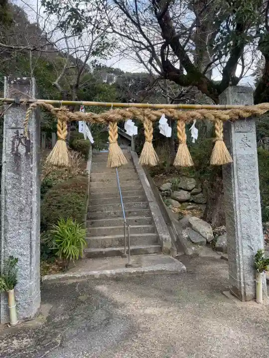 生松天神社の{uncategorized: "未分類", other: "その他", undefined: "問題あり", building: "その他建物", grave: "お墓", sacred_gate: "鳥居", guardian: "狛犬", statue: "像", buddha: "仏像", history: "歴史", nature: "自然", garden: "庭園", animal: "動物", pagoda: "塔", temizu: "手水舎", mountain_gate: "山門・神門", sanctuary: "本殿・本堂", subordinate: "末社・摂社", art: "芸術", scenery: "景色", jizo: "地蔵", ema: "絵馬", goshuin: "御朱印", omikuji: "おみくじ", items: "授与品その他", amulet: "お守り", goshuincho: "御朱印帳", eats: "食事", festival: "お祭り", votive_dance: "神楽", shichigosan: "七五三参", wedding: "結婚式", experience: "体験その他", initially: "初詣", around: "周辺", anti_infection: "感染症対策"}