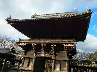 須佐能袁神社の山門・神門