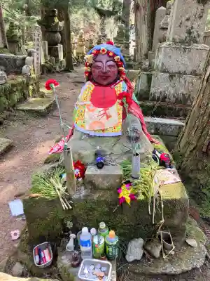 高野山金剛峯寺奥の院の{uncategorized: "未分類", other: "その他", undefined: "問題あり", building: "その他建物", grave: "お墓", sacred_gate: "鳥居", guardian: "狛犬", statue: "像", buddha: "仏像", history: "歴史", nature: "自然", garden: "庭園", animal: "動物", pagoda: "塔", temizu: "手水舎", mountain_gate: "山門・神門", sanctuary: "本殿・本堂", subordinate: "末社・摂社", art: "芸術", scenery: "景色", jizo: "地蔵", ema: "絵馬", goshuin: "御朱印", omikuji: "おみくじ", items: "授与品その他", amulet: "お守り", goshuincho: "御朱印帳", eats: "食事", festival: "お祭り", votive_dance: "神楽", shichigosan: "七五三参", wedding: "結婚式", experience: "体験その他", initially: "初詣", around: "周辺", anti_infection: "感染症対策"}