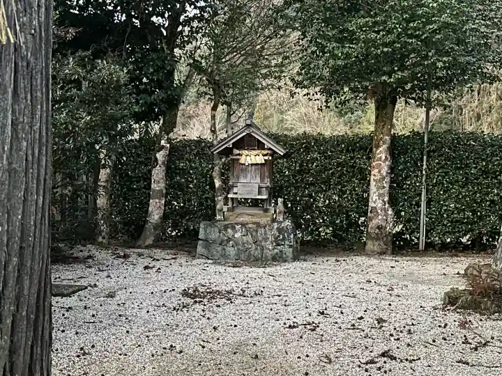 海潮神社の{uncategorized: "未分類", other: "その他", undefined: "問題あり", building: "その他建物", grave: "お墓", sacred_gate: "鳥居", guardian: "狛犬", statue: "像", buddha: "仏像", history: "歴史", nature: "自然", garden: "庭園", animal: "動物", pagoda: "塔", temizu: "手水舎", mountain_gate: "山門・神門", sanctuary: "本殿・本堂", subordinate: "末社・摂社", art: "芸術", scenery: "景色", jizo: "地蔵", ema: "絵馬", goshuin: "御朱印", omikuji: "おみくじ", items: "授与品その他", amulet: "お守り", goshuincho: "御朱印帳", eats: "食事", festival: "お祭り", votive_dance: "神楽", shichigosan: "七五三参", wedding: "結婚式", experience: "体験その他", initially: "初詣", around: "周辺", anti_infection: "感染症対策"}