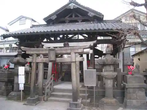 被官稲荷神社の鳥居